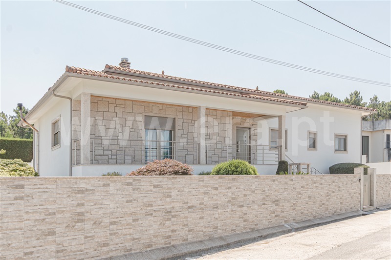 Moradia Isolada T4 / Chaves, Vale de Anta