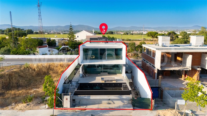 Moradia Isolada T4 / Faro, Montenegro