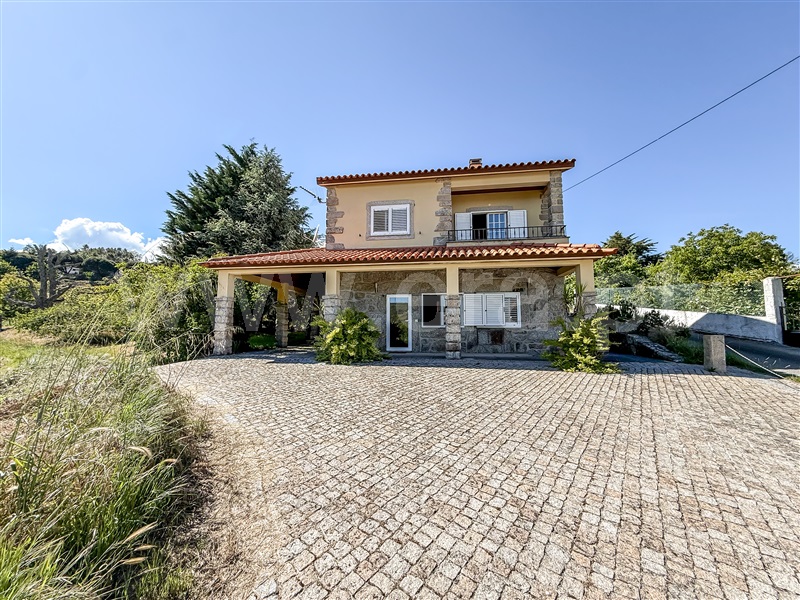 Moradia Isolada T4 / Guarda, Cubo
