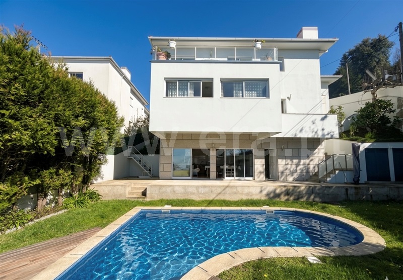 Moradia Isolada T4 / Guimarães, Costa