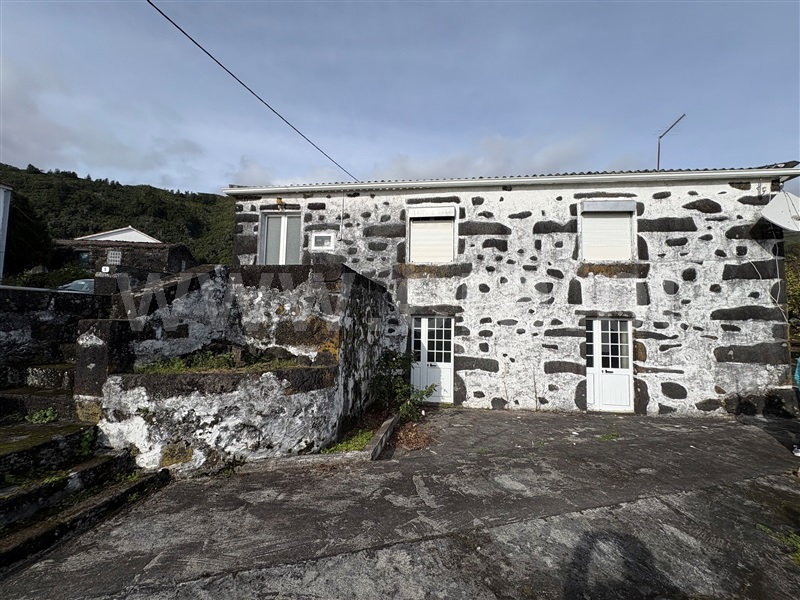 Moradia Isolada T4 / Lajes do Pico, Ribeiras