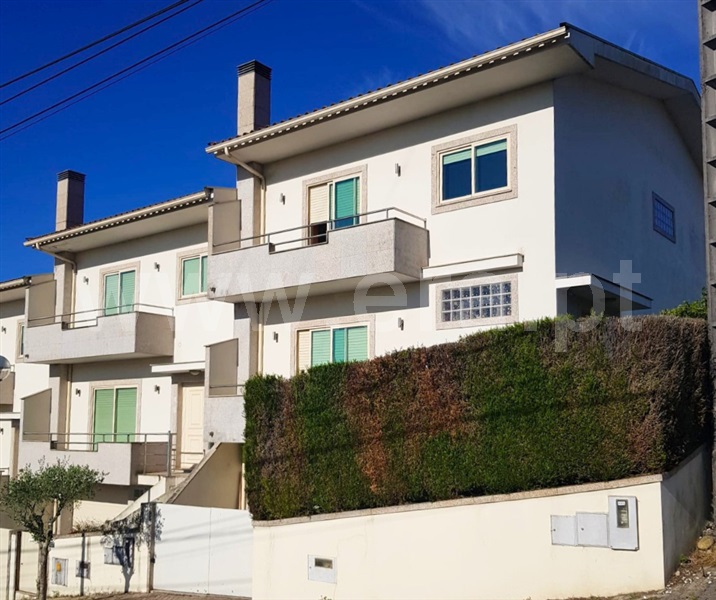 Moradia Isolada T4 / Oliveira de Azeméis, Oliveira de Azeméis, Santiago de Riba-Ul, Ul, Macinhata da Seixa e Madail