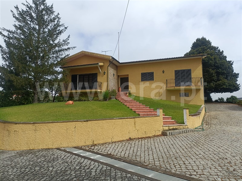 Moradia Isolada T4 / Oliveira do Bairro, Oiã