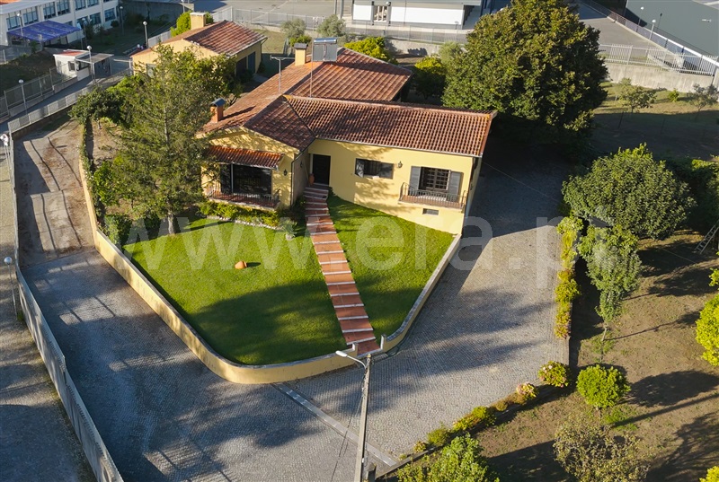 Moradia Isolada T4 / Oliveira do Bairro, Oiã
