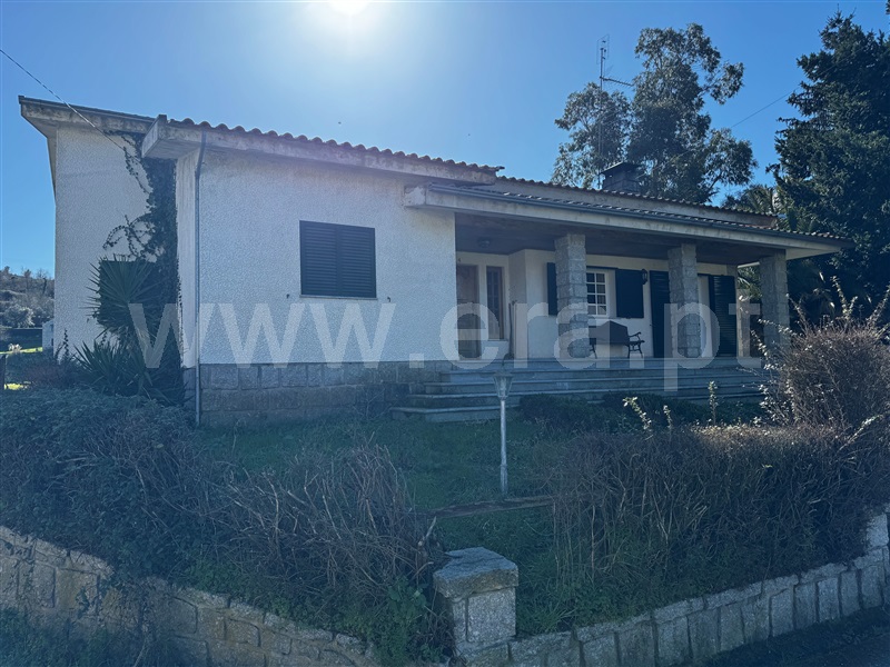 Moradia Isolada T4 / Oliveira do Hospital, Meruge
