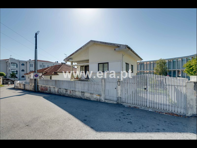 Moradia T4 em S. Miguel, €330.000