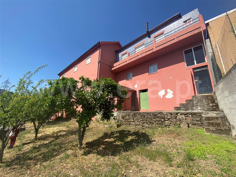 Moradia Isolada T4 / Peso da Régua, Poiares e Canelas
