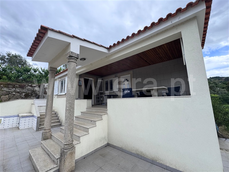 Moradia Isolada T4 / Resende, Freigil e Miomães