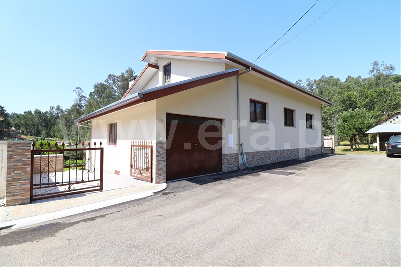 Moradia Isolada T4 / Santa Maria da Feira, Canedo, Vale e Vila Maior