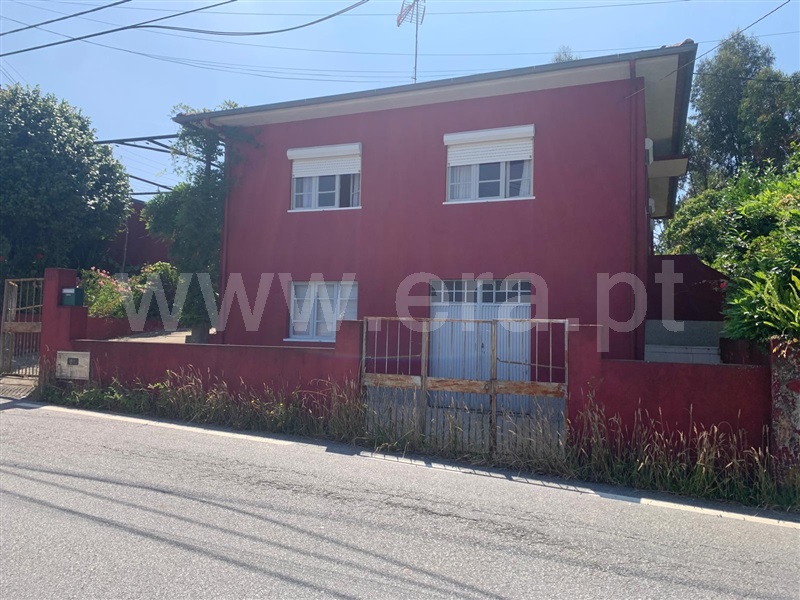 Moradia Isolada T4 / Santa Maria da Feira, São Miguel do Souto e Mosteirô