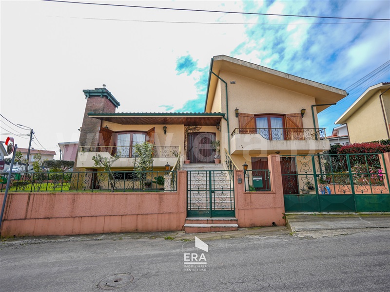 Moradia Isolada T4 / Santo Tirso, Santo Tirso, Couto (Santa Cristina e São Miguel) e Burgães