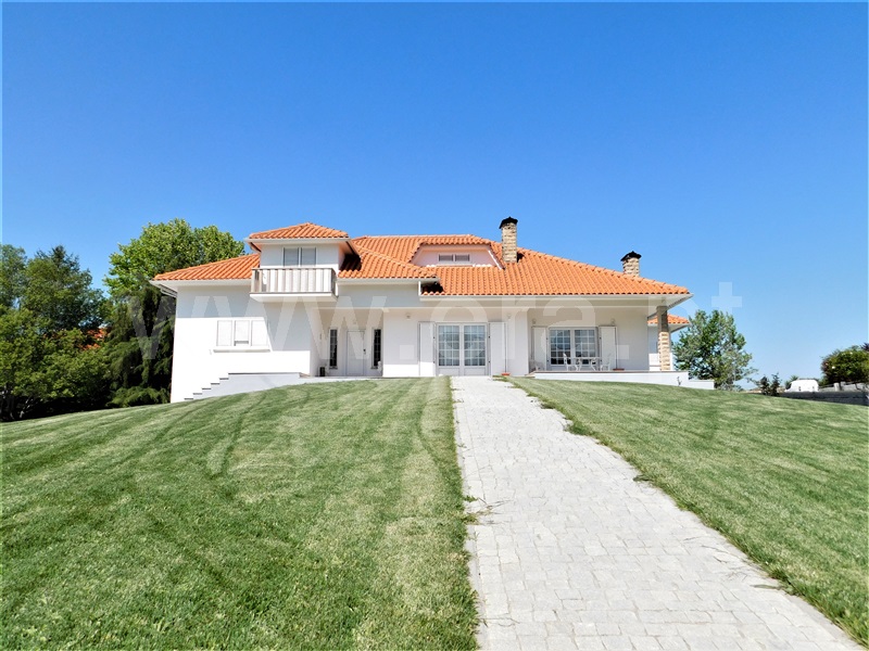 Moradia Isolada T4 / Seia, Santa Marinha e São Martinho