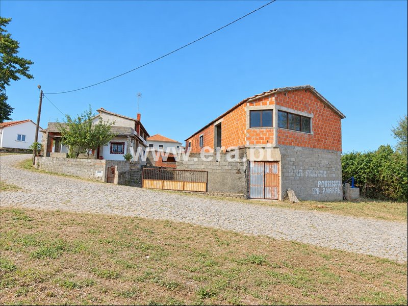 Moradia T4 em Tinhela e Alvarelhos, €79.500