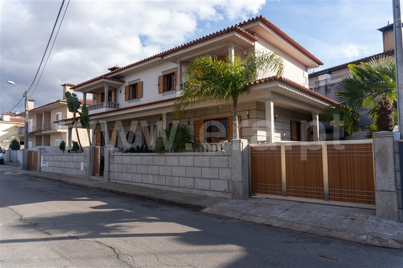 Moradia Isolada T4 / Vila Nova de Famalicão, Gondifelos, Cavalões e Outiz