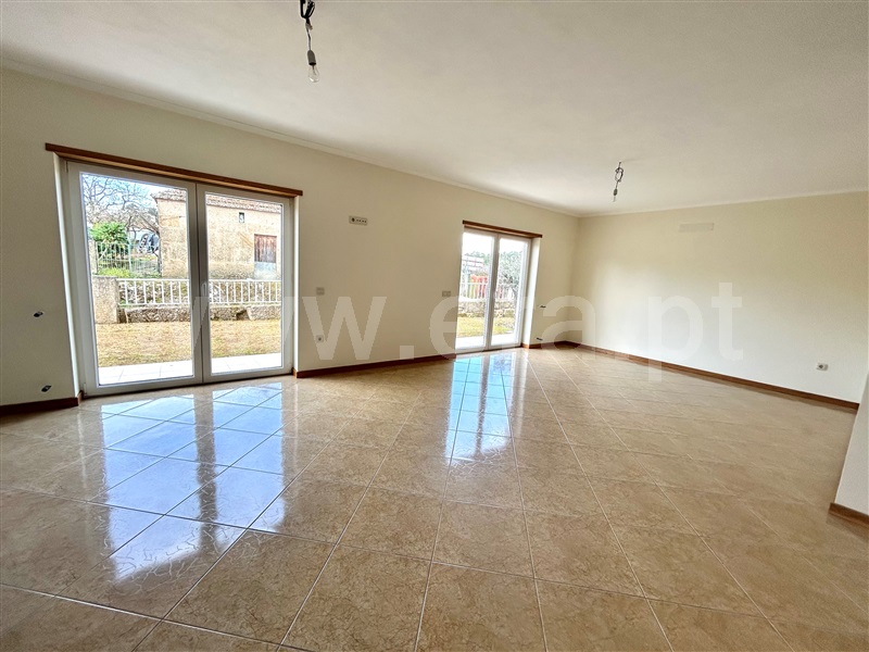 Moradia T4 à venda em Constantim e Vale de Nogueiras, Vila Real — foto 3
