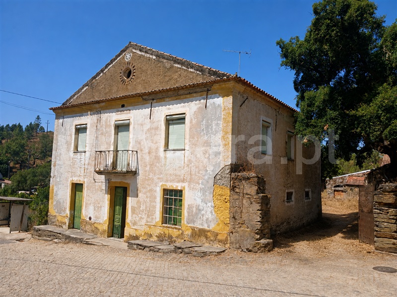 Moradia T4 à venda em Tostão, €185.000