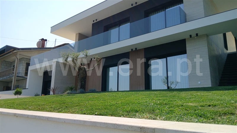 Moradia Isolada T4 / Vila Verde, Esqueiros, Nevogilde e Travassós