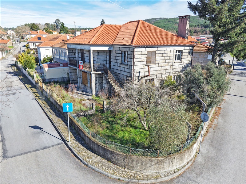 Moradia T4 em Cota, €150.000