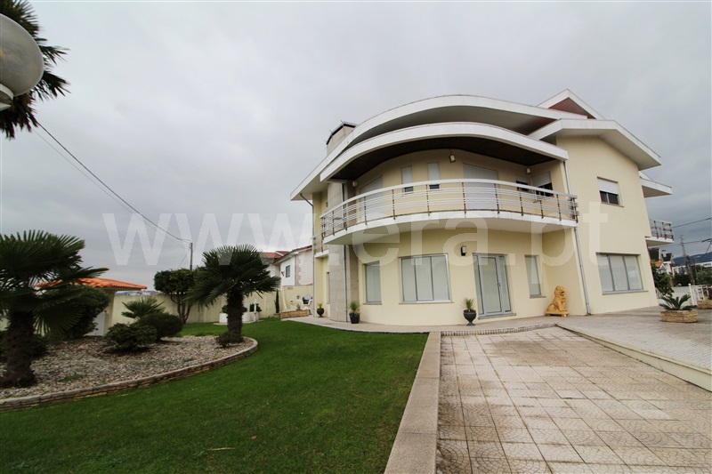 Moradia Isolada T5 / Barcelos, Tamel (São Veríssimo)