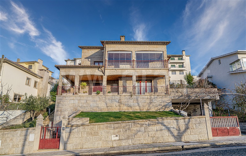 Moradia Isolada T5 / Bragança, Sé, Santa Maria e Meixedo