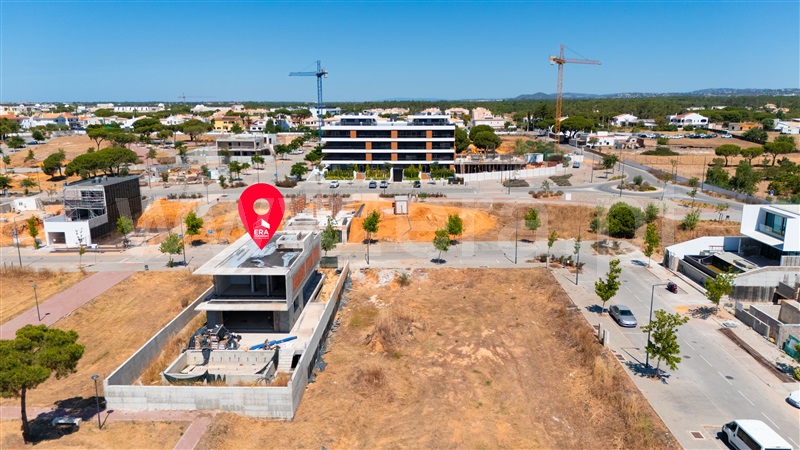 Moradia Isolada T5 / Faro, Montenegro