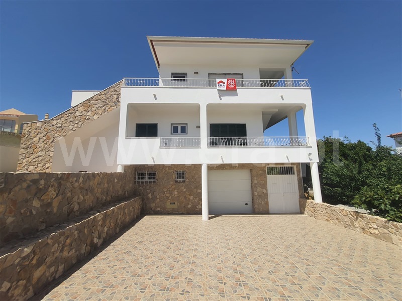 Moradia Isolada T5 / Lagoa, Porches