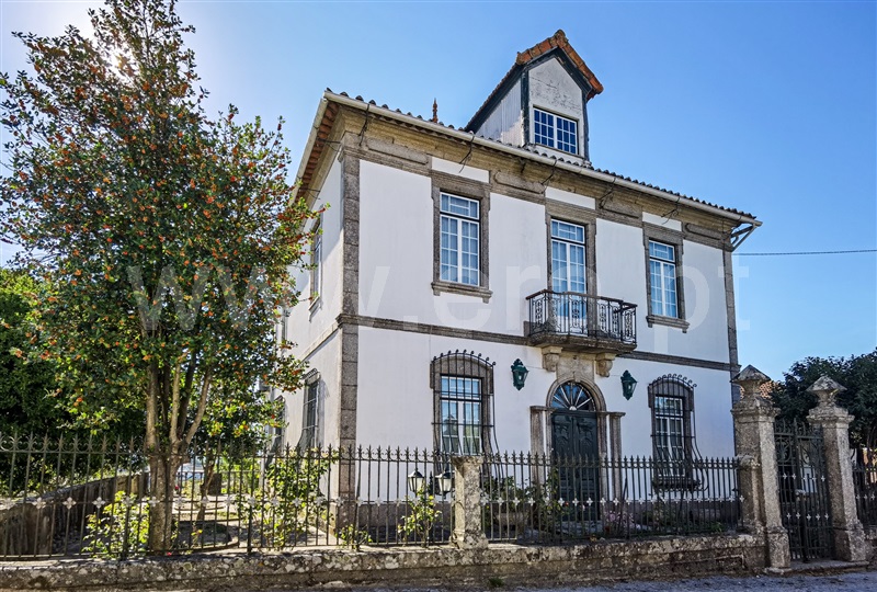 Moradia T5 em Ervedal e Vila Franca da Beira, €240.000