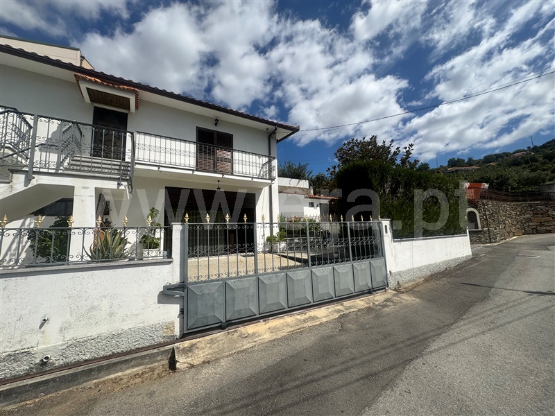 Moradia Isolada T5 / Peso da Régua, Moura Morta e Vinhós