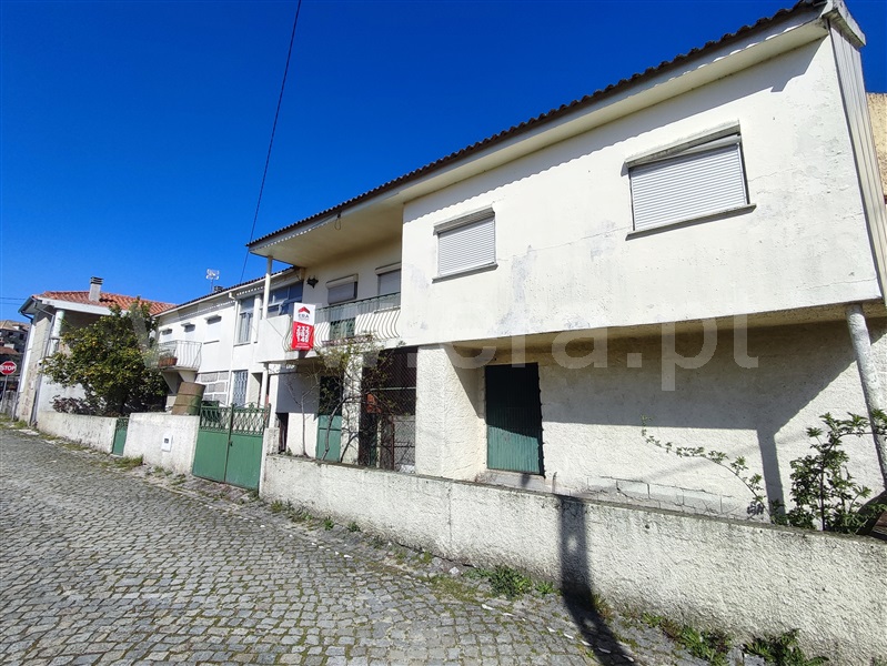 Moradia Isolada T5 / Sátão, Romãs, Decermilo e Vila Longa