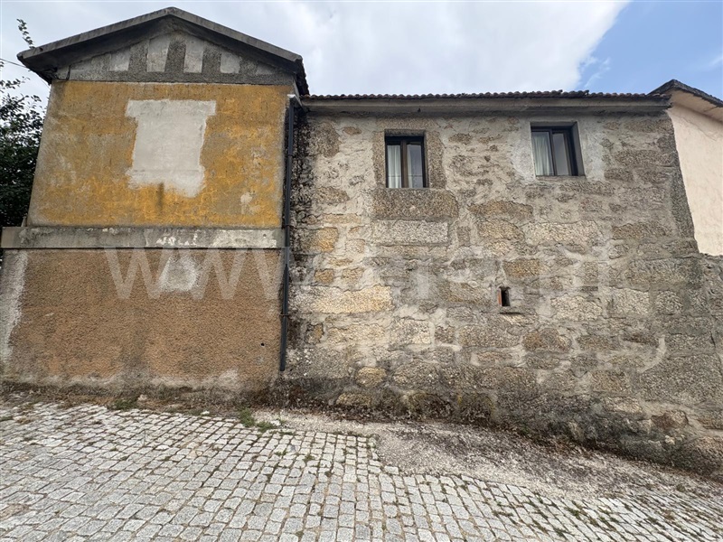 Moradia Isolada T5 / Valpaços, Bouçoães