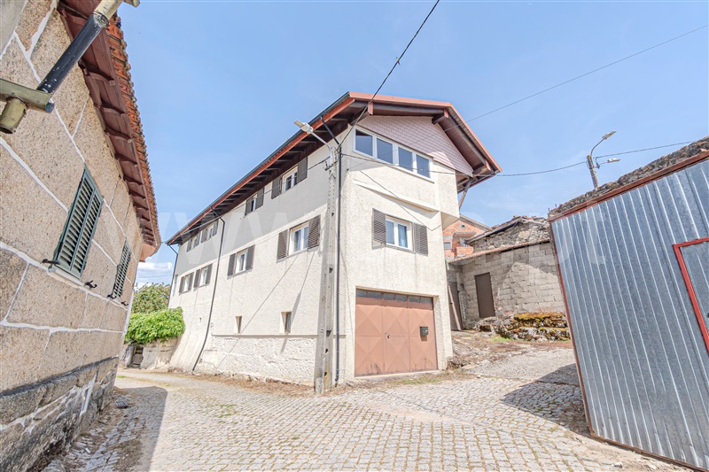 Moradia Isolada T5 / Valpaços, Santiago da Ribeira de Alhariz