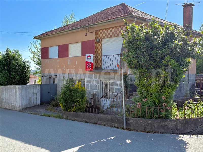 Moradia Isolada T5 / Vila Nova de Famalicão, Vale (São Cosme), Telhado e Portela