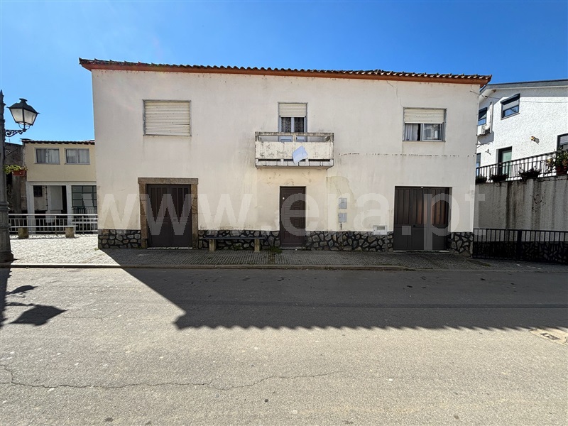 Moradia Isolada T5 / Vila Real, Guiães