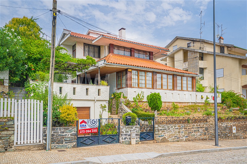 Moradia Isolada T6 / Bragança, Sé, Santa Maria e Meixedo