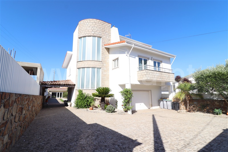 Moradia Isolada T6 / Santa Maria da Feira, Sanguedo