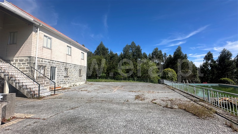 Moradia Isolada T6 / Vila Nova de Famalicão, Vale (São Cosme), Telhado e Portela