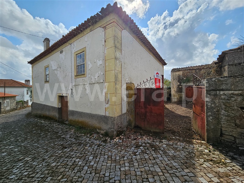Moradia Isolada T9 / Almeida, Vale da Mula, Almeida