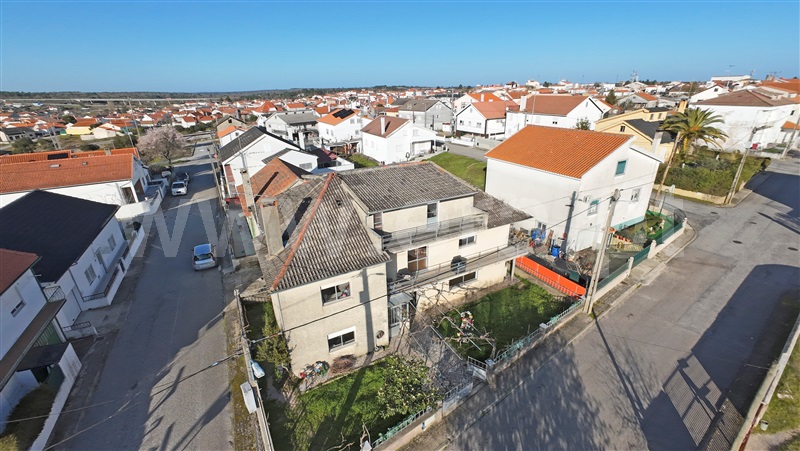 Moradia Isolada T6 / Almeida, Vilar Formoso