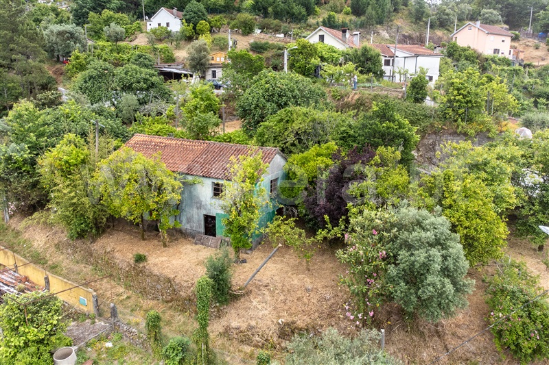 Moradia Isolada / Terras de Bouro, Albufeira da Caniçada - Gerês