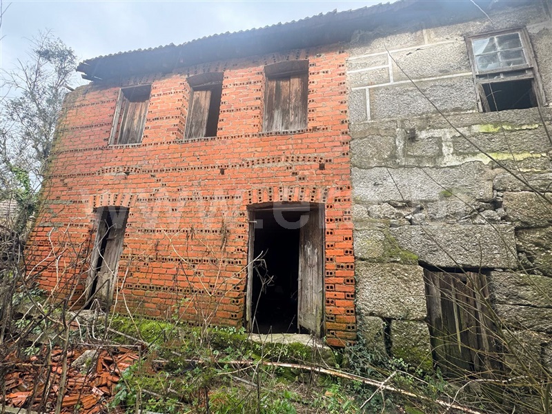 Moradia Isolada / Tondela, Parada de Gonta