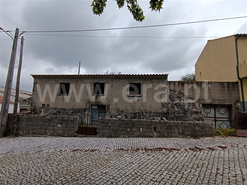 Moradia / Mangualde, Tavares (Chãs, Várzea e Travanca)