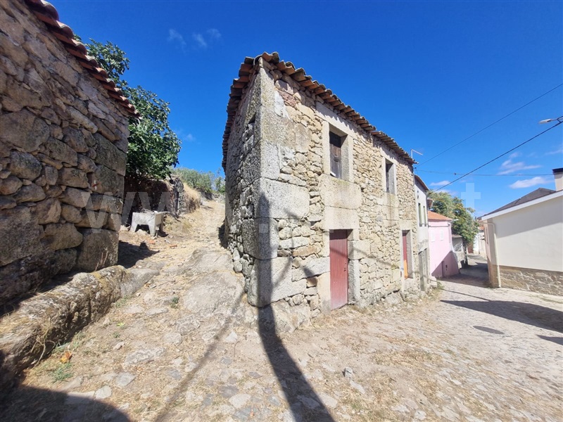 Moradia / Meda