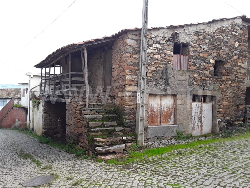 Moradia / Mirandela, Suçães