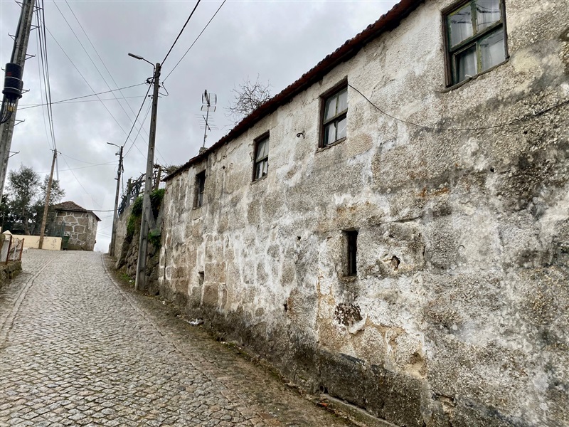 Moradia / Paredes, Parada de Todeia