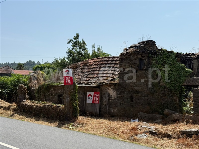 Moradia / Paredes, Recarei
