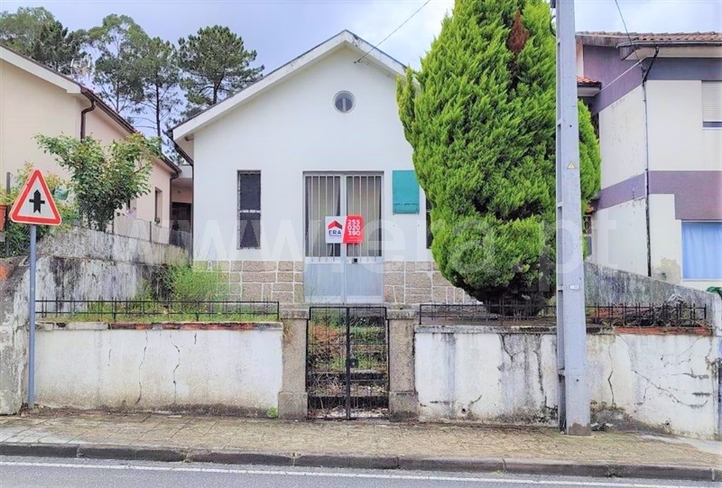 Moradia / Penafiel, Castelões