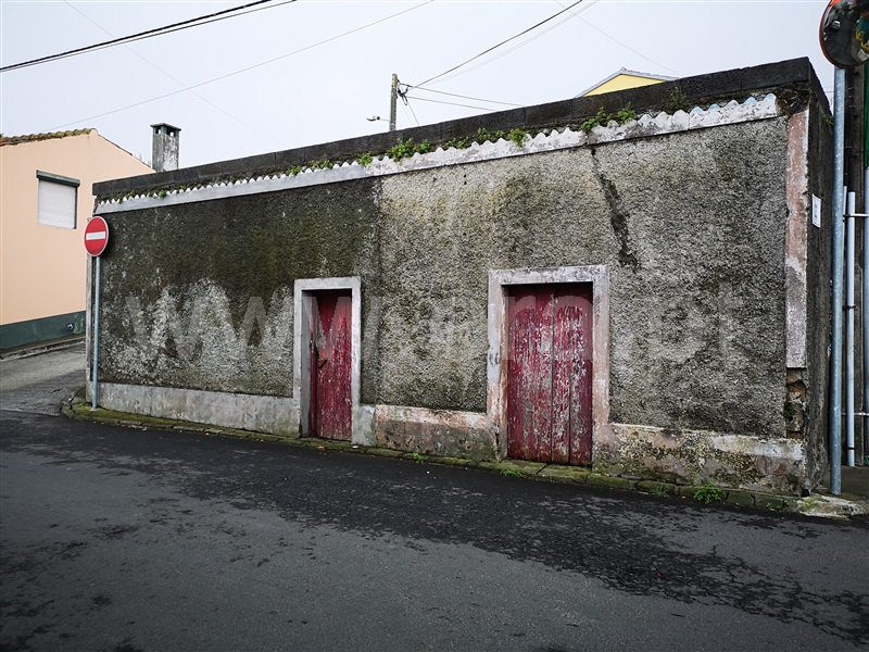 Moradia / Ponta Delgada, Feteiras