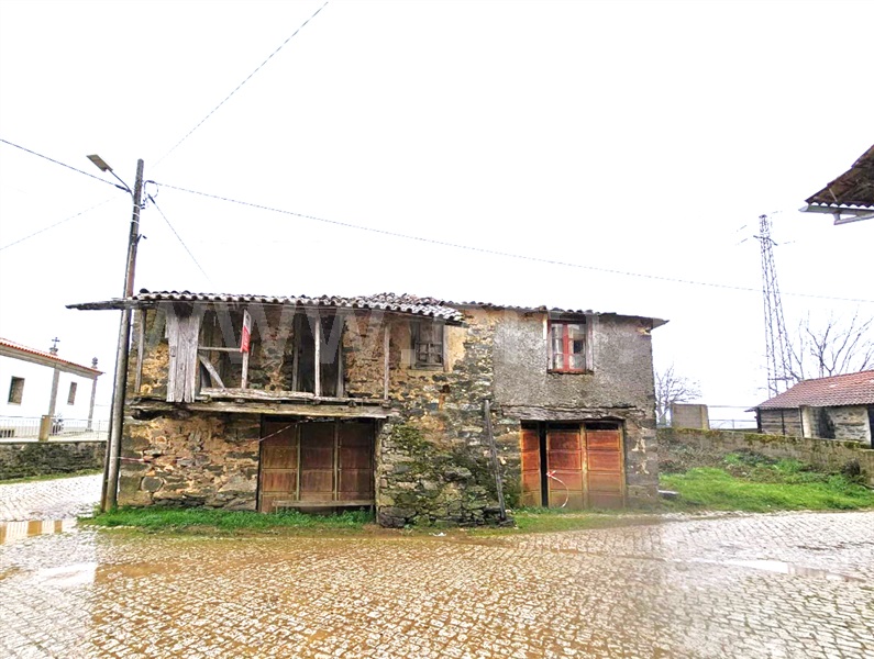 Moradia Rústica / Bragança, Gondesende