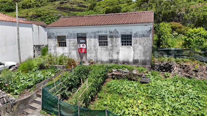 Moradia Rústica Estúdio / Lajes do Pico, Calheta de Nesquim