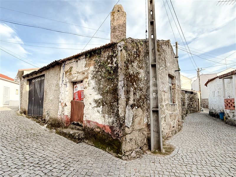 Moradia Rústica / Guarda, Vila Cortês do Mondego